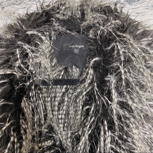 Maylogan Faux Fur Black Vest - Picture 3 of 6